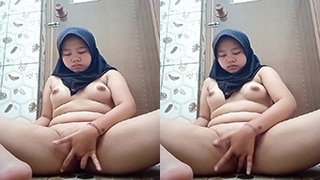 ABG SMA Novi Fita Jilbab Hitam Colmek 3